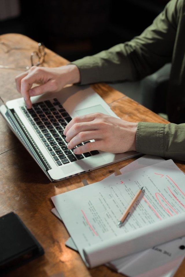 Corso di scrittura creativa — scrittura e revisione testi